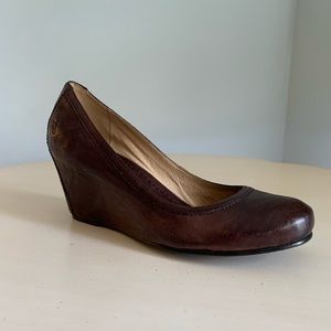 Frye Carson Wedge Pump Dark Brown Size 9.5